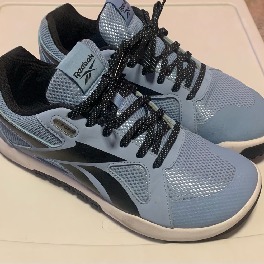 Women’s Size 9 Reebok Sneaker